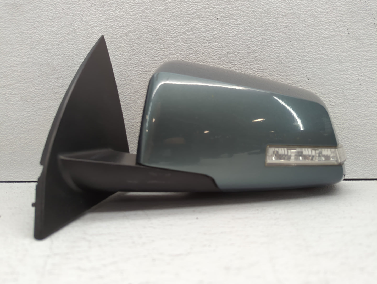 2009 Chevrolet Traverse Driver Side View Mirror - Left Door Mirror OEM Used - Oemusedautoparts1.com