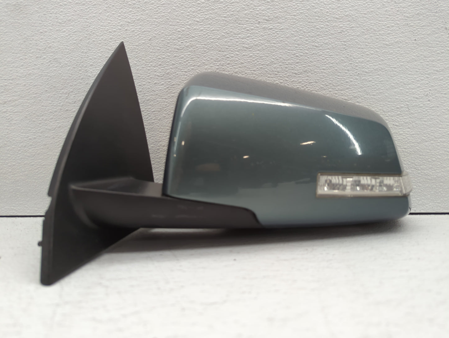 2009 Chevrolet Traverse Driver Side View Mirror - Left Door Mirror OEM Used - Oemusedautoparts1.com