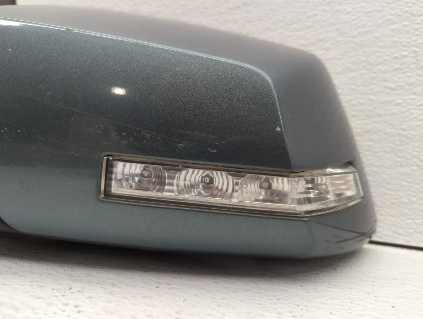 2009 Chevrolet Traverse Driver Side View Mirror - Left Door Mirror OEM Used - Oemusedautoparts1.com
