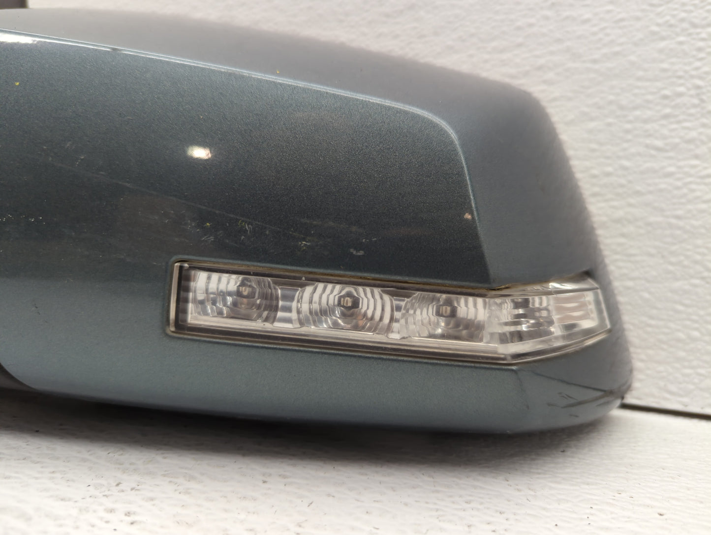 2009 Chevrolet Traverse Driver Side View Mirror - Left Door Mirror OEM Used - Oemusedautoparts1.com