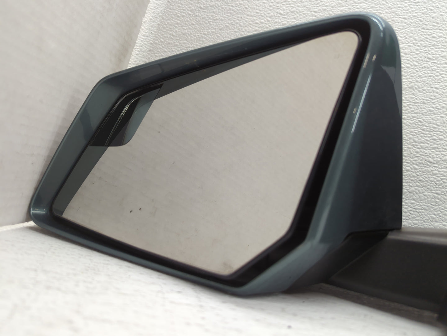 2009 Chevrolet Traverse Driver Side View Mirror - Left Door Mirror OEM Used - Oemusedautoparts1.com