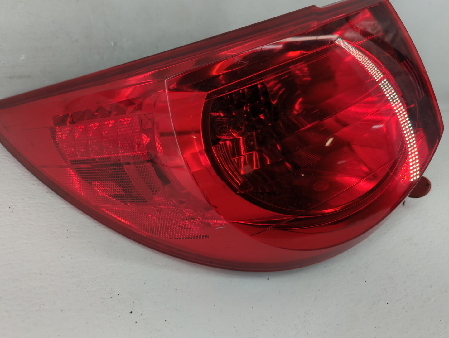 2009 Chevrolet Traverse Tail Light Assembly Driver Left OEM P/N:ZFY-00928-GM Fits OEM Used Auto Parts - Oemusedautoparts1.co