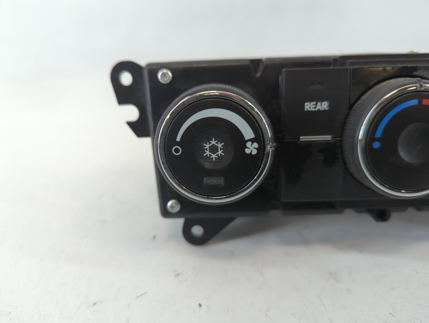 2009 Chevrolet Traverse Climate Control Module Temperature AC/Heater Replacement P/N:25946291 Fits OEM Used Auto Parts - Oem