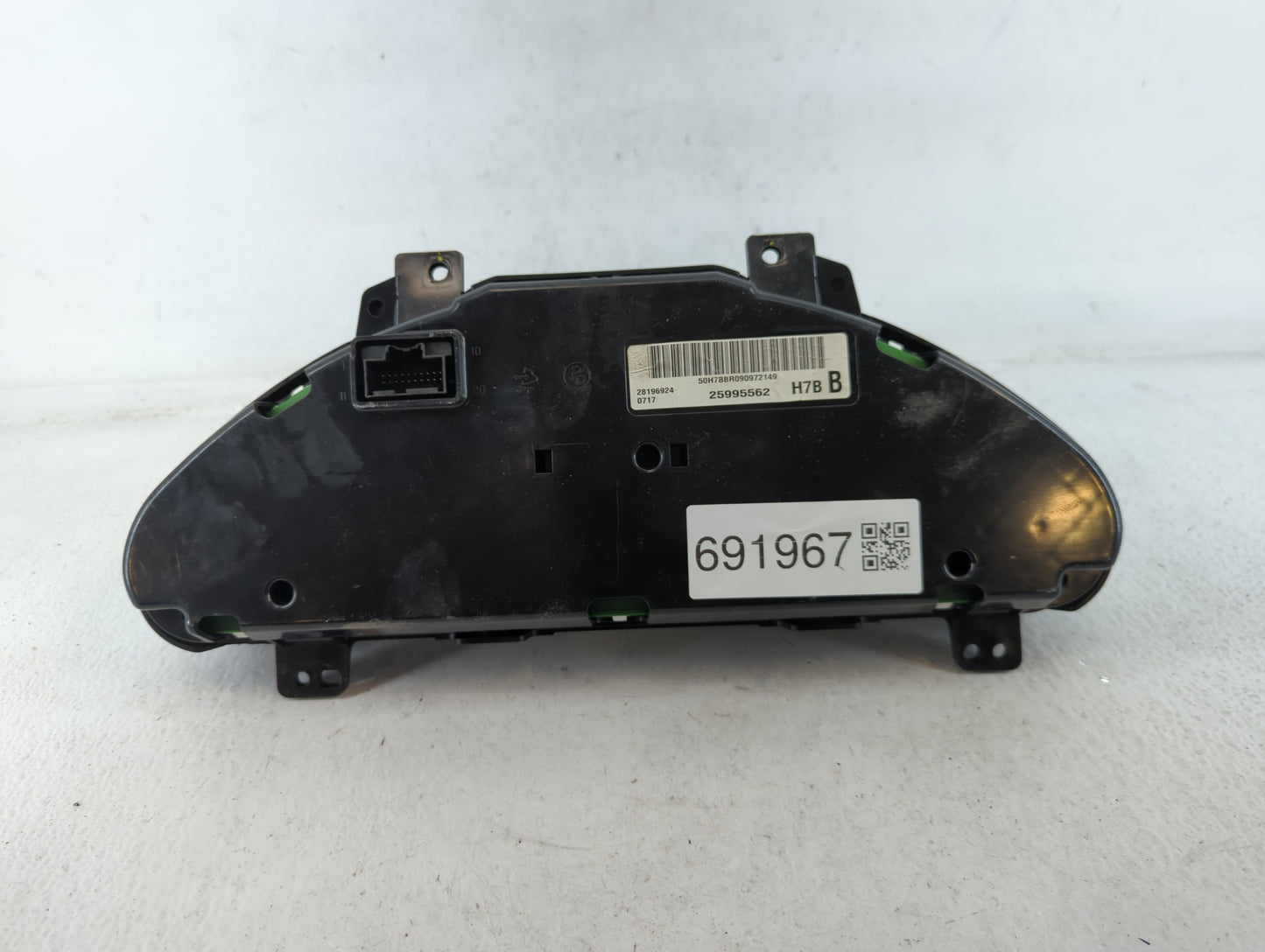 2009 Chevrolet Traverse Instrument Cluster Speedometer Gauges P/N:25995562 Fits OEM Used Auto Parts - Oemusedautoparts1.com