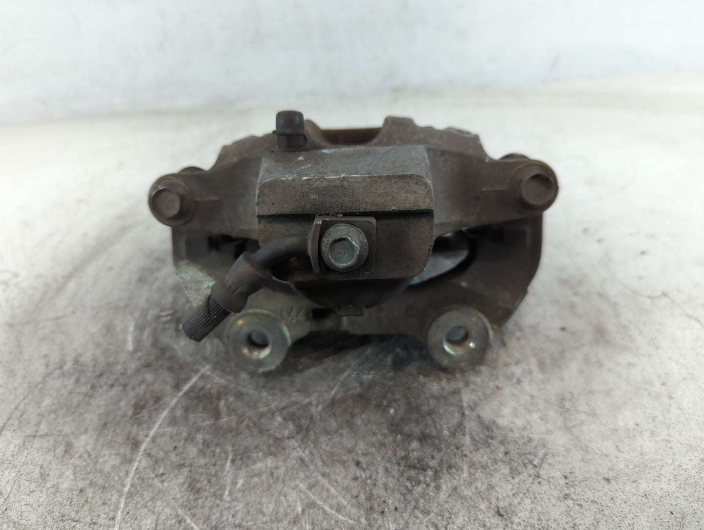 2017-2017 Chevrolet Traverse Front Driver Left Brake Caliper 699912 - Oemusedautoparts1.com