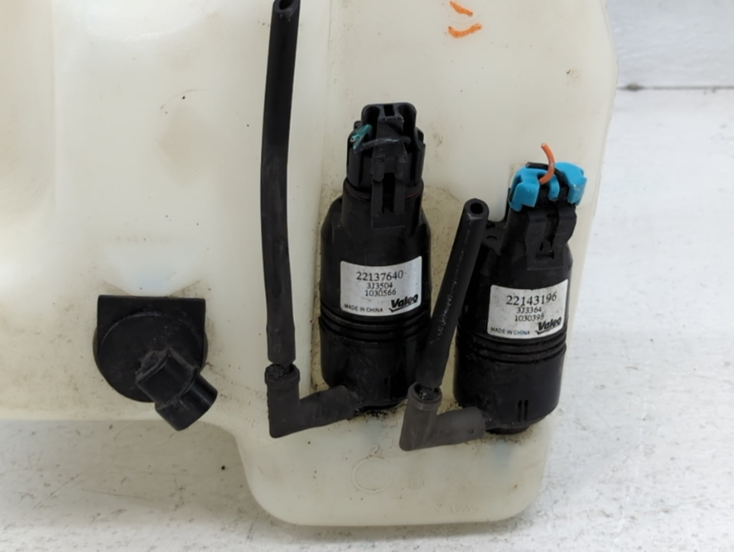 Chevrolet Traverse Windshield Washer Fluid Reservoir Bottle Oem - Oemusedautoparts1.com