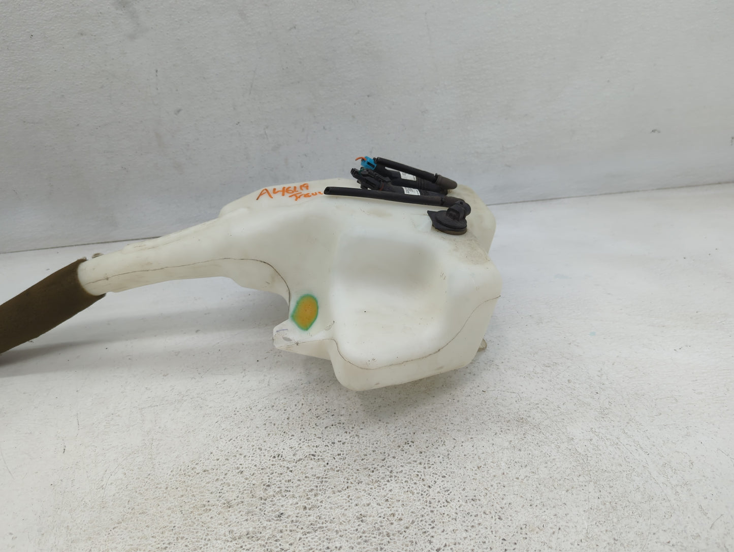 Chevrolet Traverse Windshield Washer Fluid Reservoir Bottle Oem - Oemusedautoparts1.com