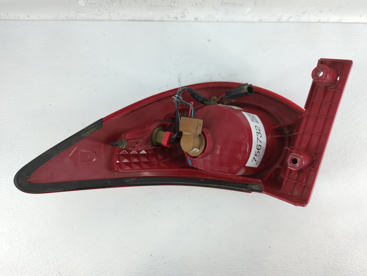 2009-2012 Chevrolet Traverse Tail Light Assembly Driver Left OEM P/N:ZFY-00928-GM Fits Fits 2009 2010 2011 2012 OEM Used Aut