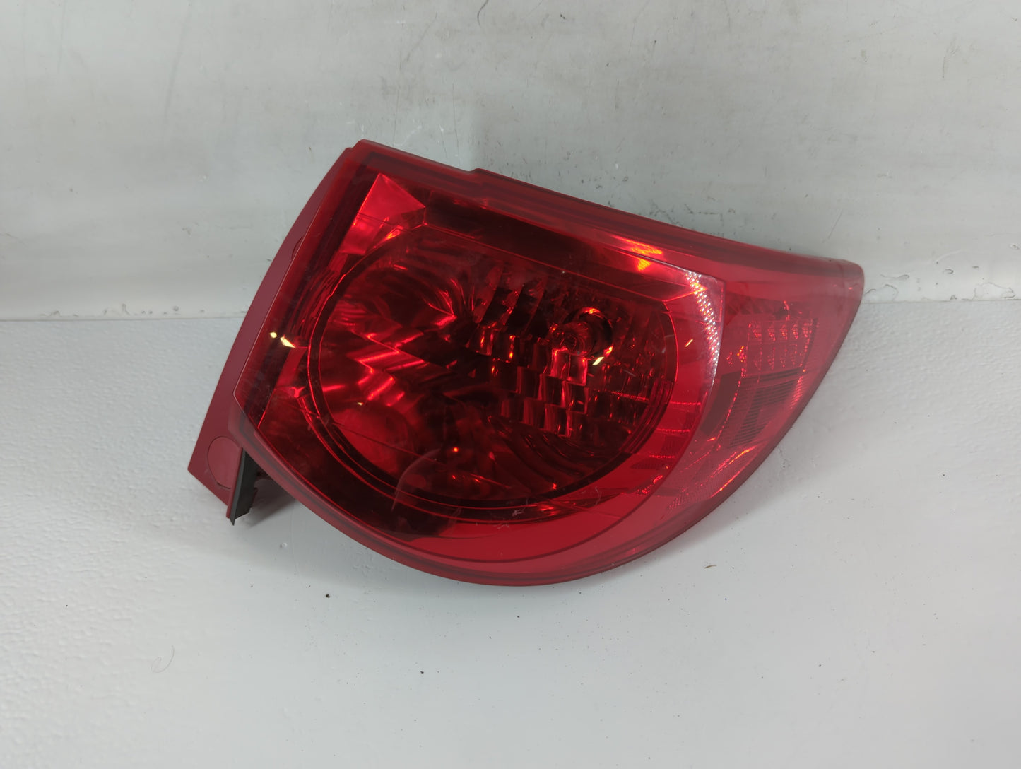 2009 Chevrolet Traverse Tail Light Assembly Passenger Right OEM P/N:ZFY-00928-GM Fits OEM Used Auto Parts - Oemusedautoparts