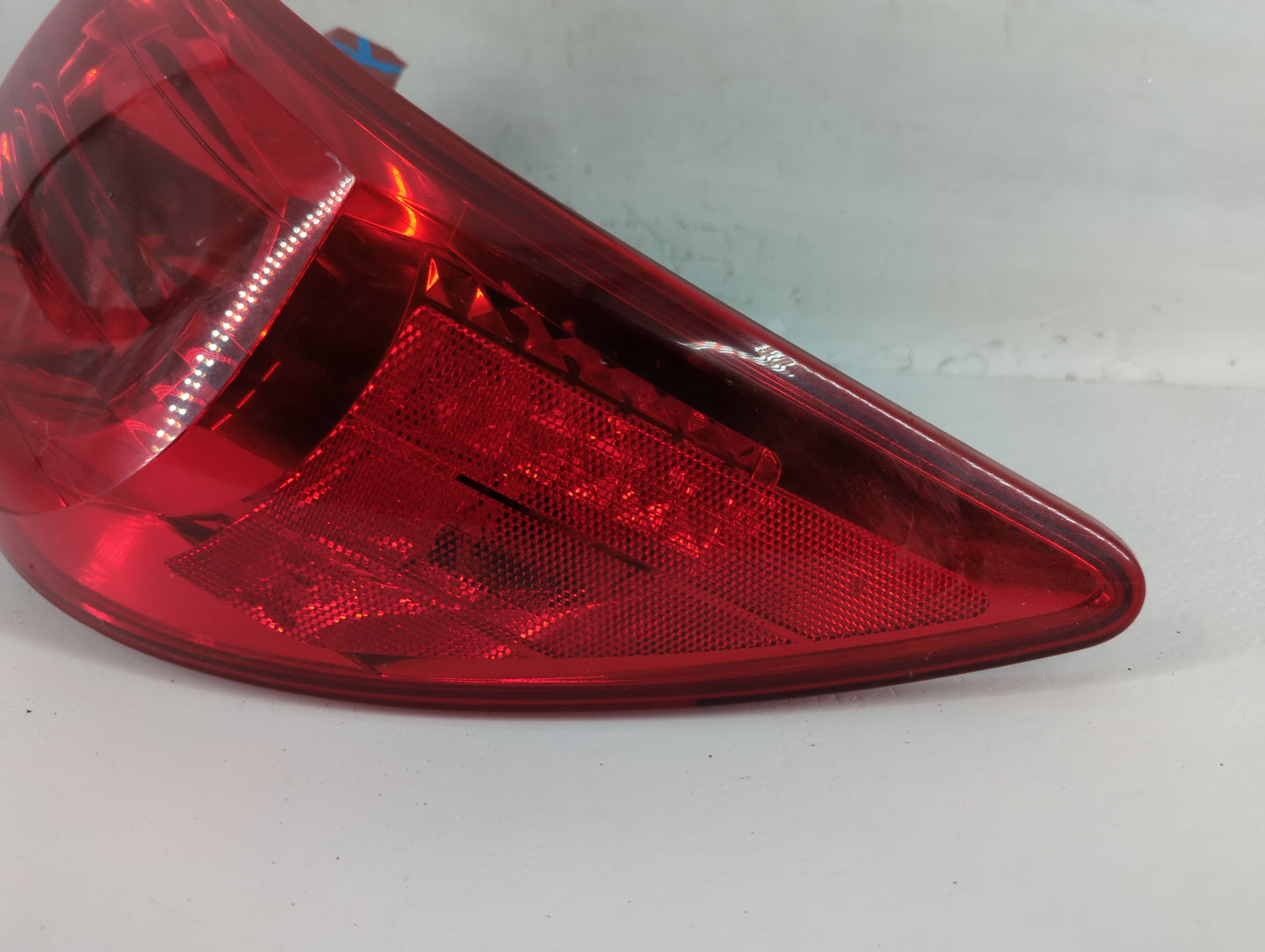 2009 Chevrolet Traverse Tail Light Assembly Passenger Right OEM P/N:ZFY-00928-GM Fits OEM Used Auto Parts - Oemusedautoparts