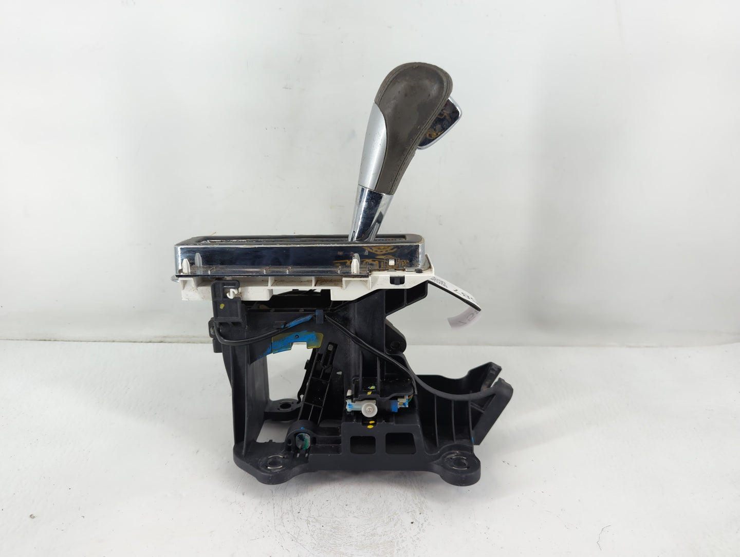2009 Chevrolet Traverse Floor Console Assembly Shifter - Oemusedautoparts1.com
