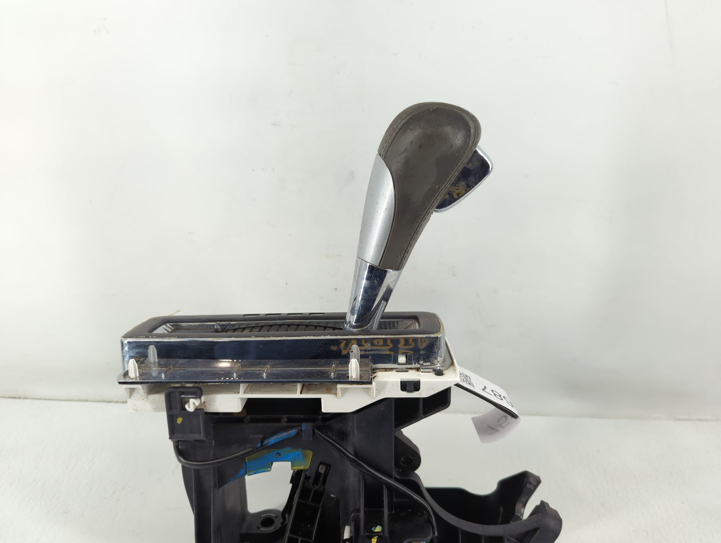 2009 Chevrolet Traverse Floor Console Assembly Shifter - Oemusedautoparts1.com