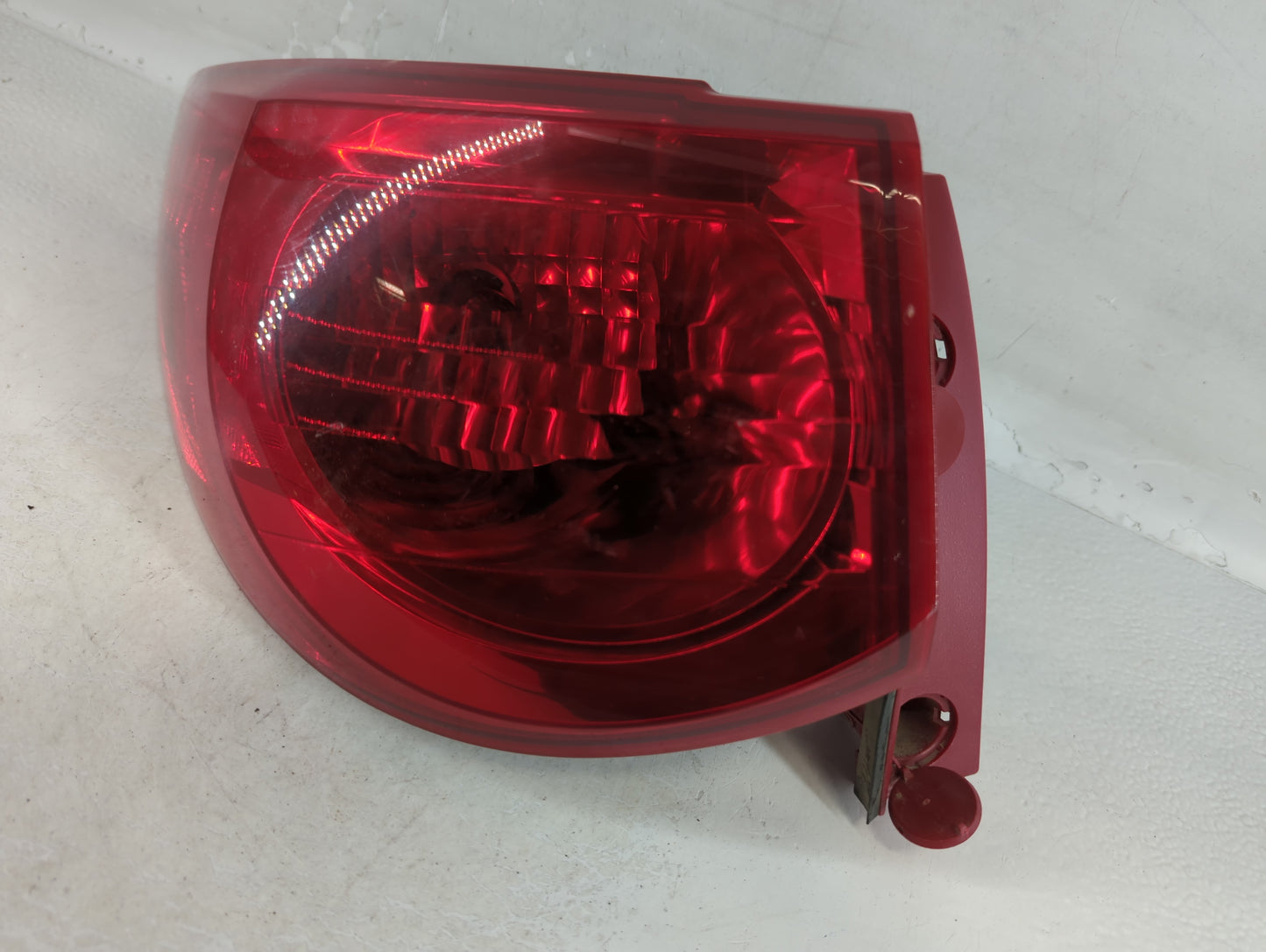 2009 Chevrolet Traverse Tail Light Assembly Driver Left OEM P/N:ZFY-00928-CM 32T14399, 00043900 Fits OEM Used Auto Parts - O