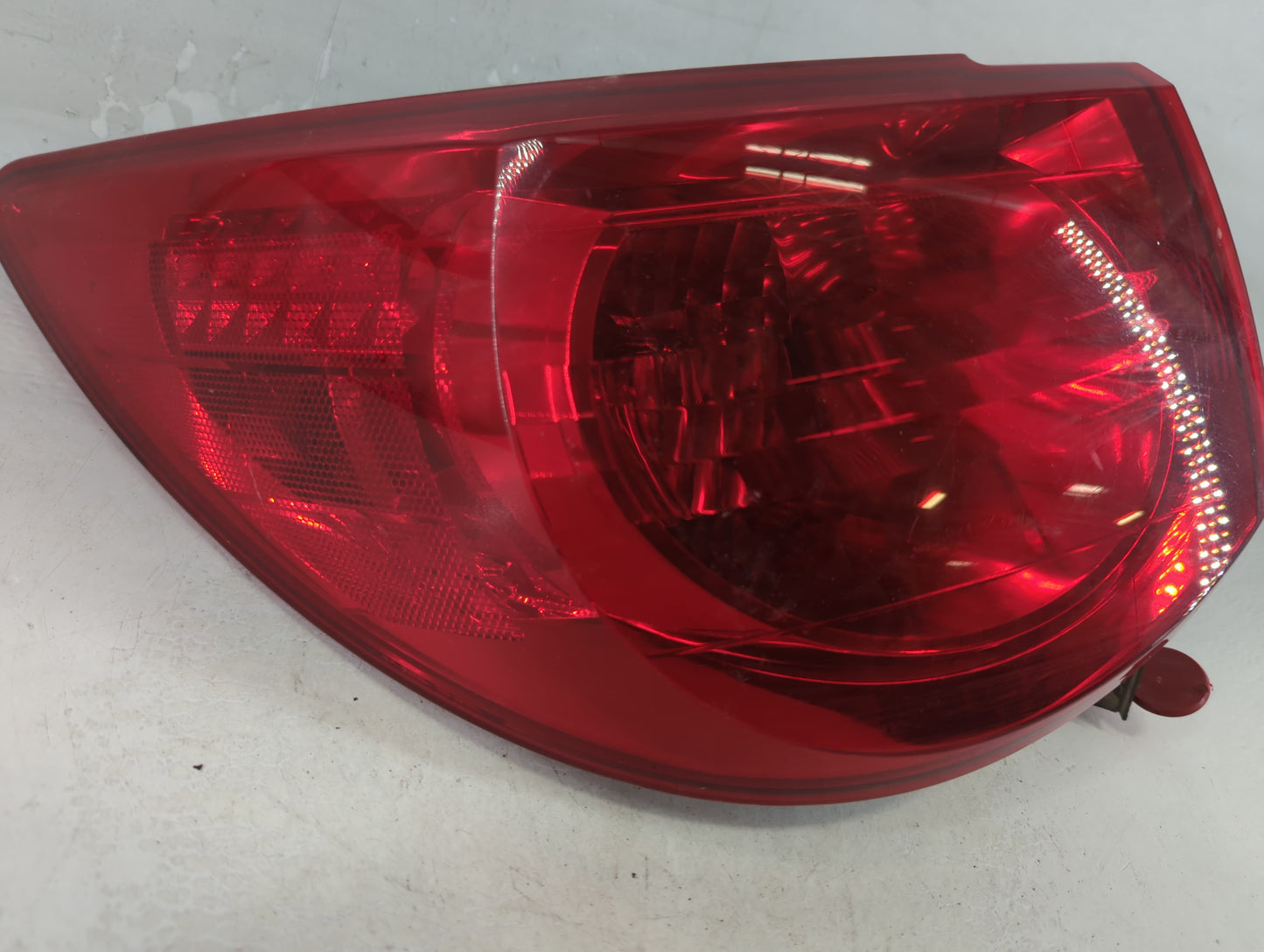 2009 Chevrolet Traverse Tail Light Assembly Driver Left OEM P/N:ZFY-00928-CM 32T14399, 00043900 Fits OEM Used Auto Parts - O