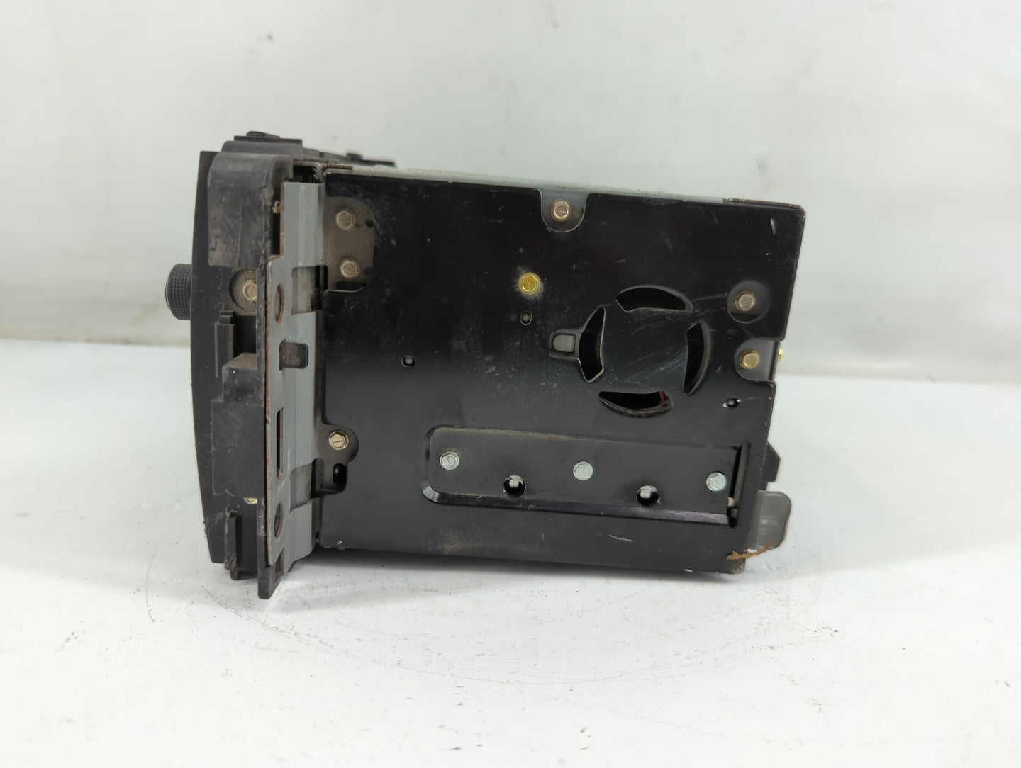 2009 Chevrolet Traverse Radio AM FM Cd Player Receiver Replacement P/N:28181386 20792738 Fits OEM Used Auto Parts - Oemuseda