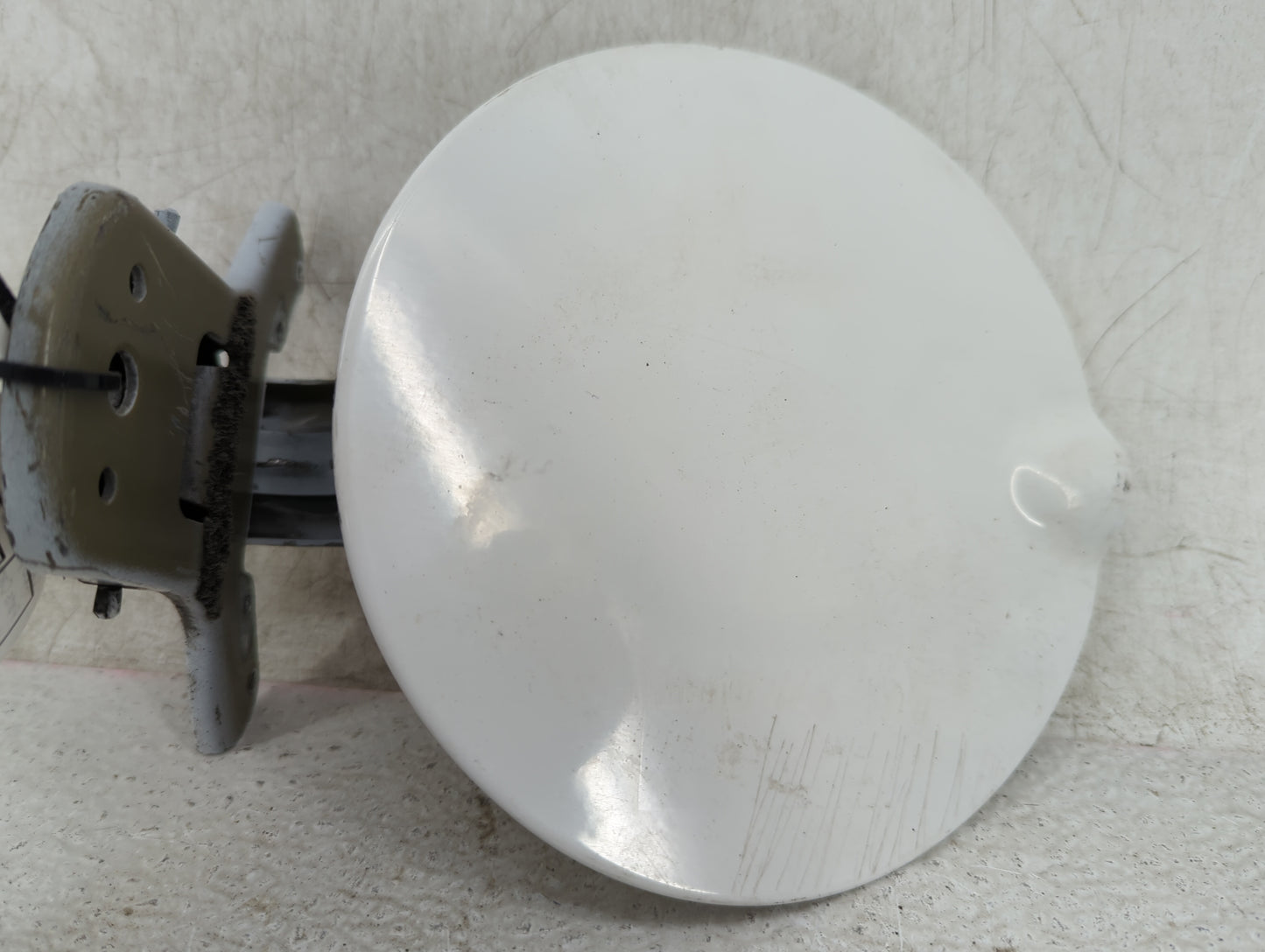 2009 Chevrolet Uplander Fuel Tank Door Lid Gas Tank White - Oemusedautoparts1.com