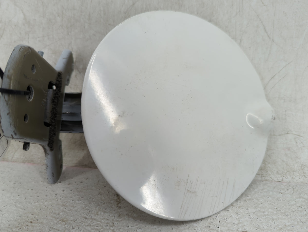 2009 Chevrolet Uplander Fuel Tank Door Lid Gas Tank White - Oemusedautoparts1.com