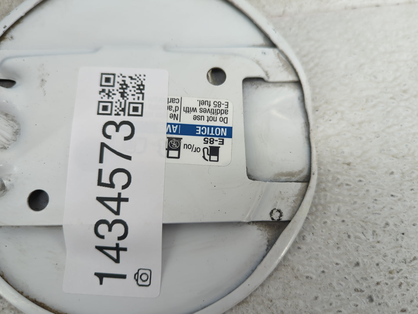 2009 Chevrolet Uplander Fuel Tank Door Lid Gas Tank White - Oemusedautoparts1.com