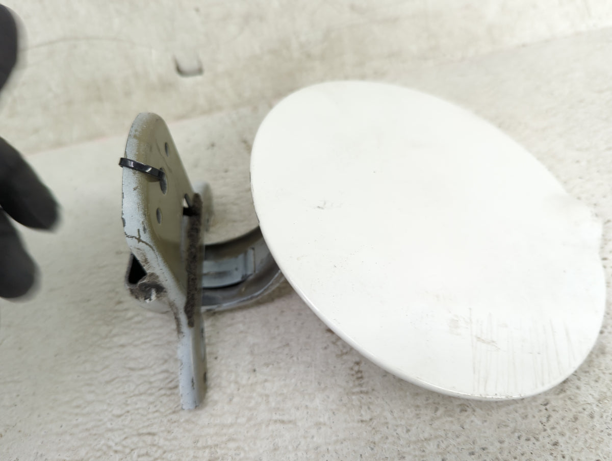 2009 Chevrolet Uplander Fuel Tank Door Lid Gas Tank White - Oemusedautoparts1.com