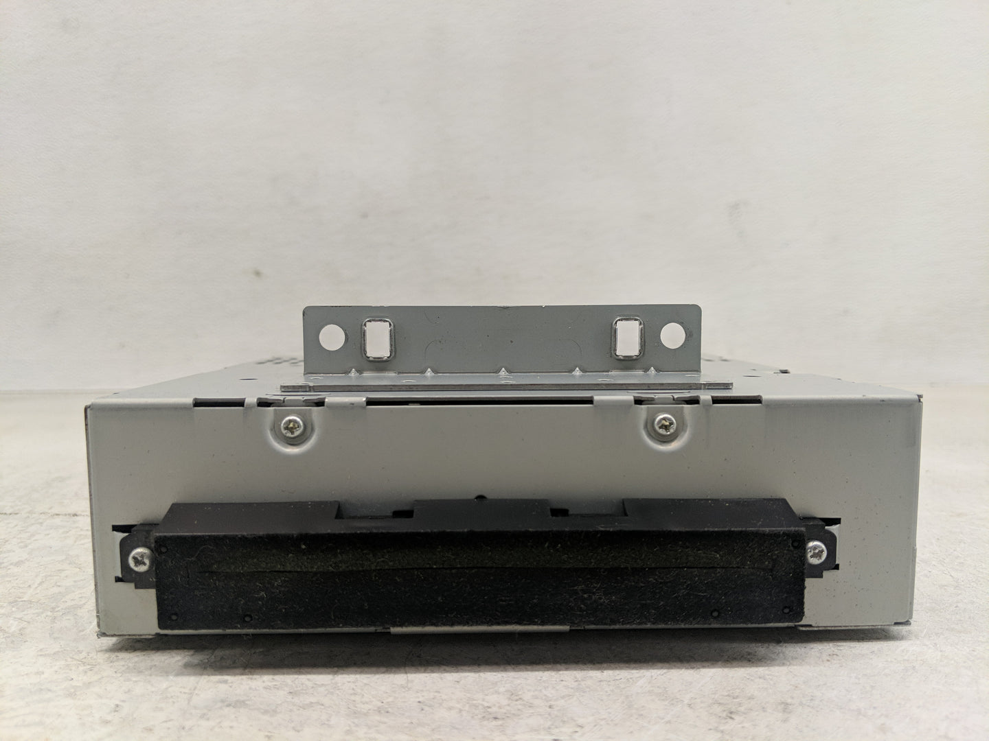 2009 Chevrolet V30 Radio AM FM Cd Player Receiver Replacement Fits OEM Used Auto Parts - Oemusedautoparts1.com