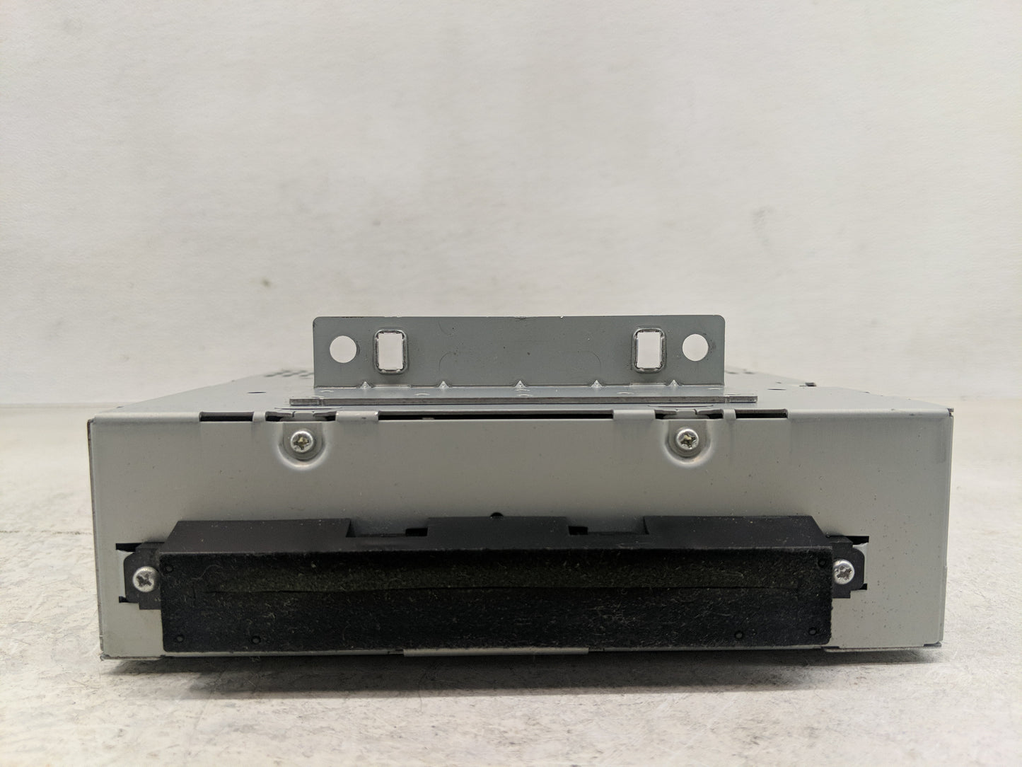 2009 Chevrolet V30 Radio AM FM Cd Player Receiver Replacement Fits OEM Used Auto Parts - Oemusedautoparts1.com