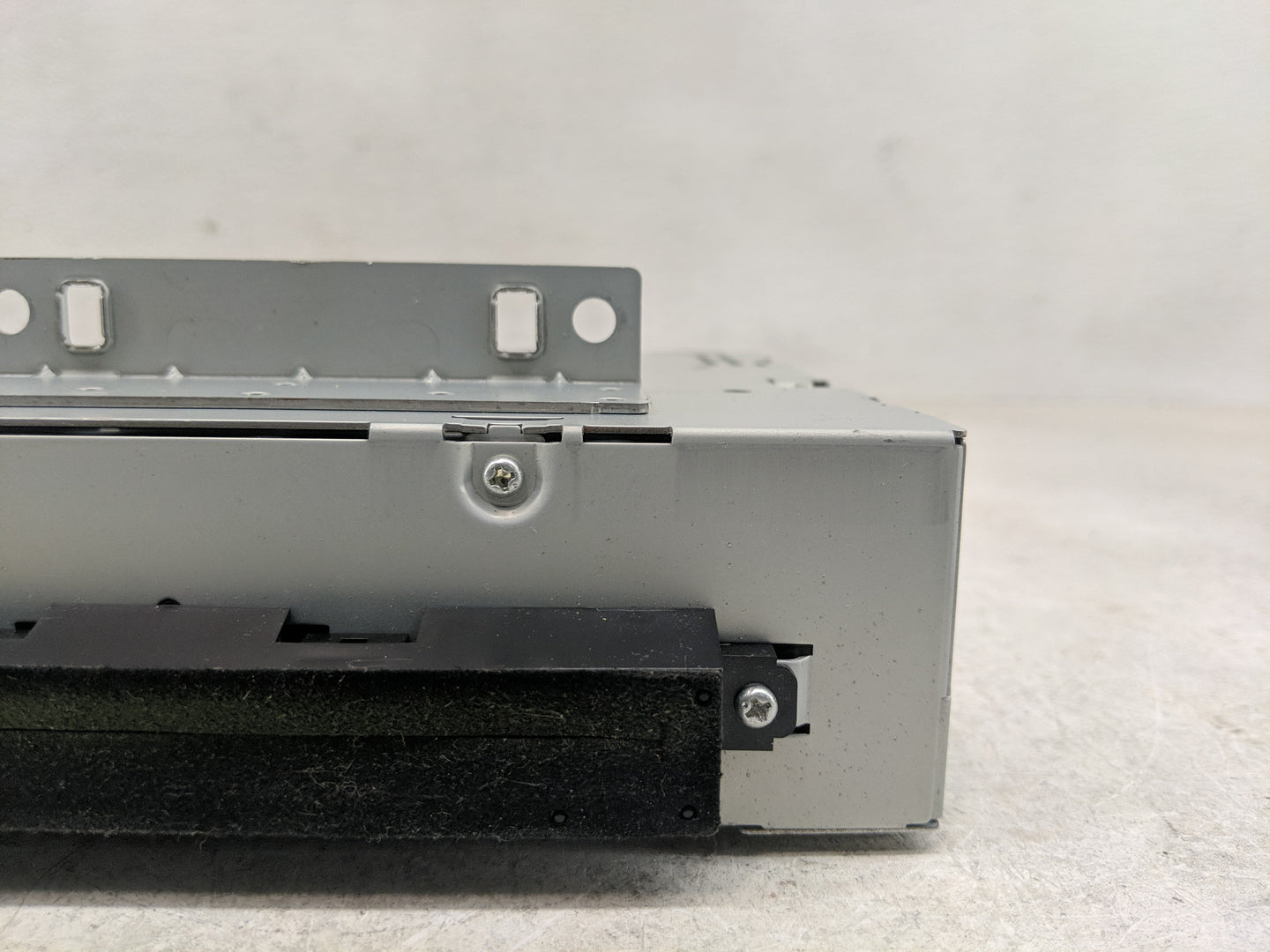 2009 Chevrolet V30 Radio AM FM Cd Player Receiver Replacement Fits OEM Used Auto Parts - Oemusedautoparts1.com