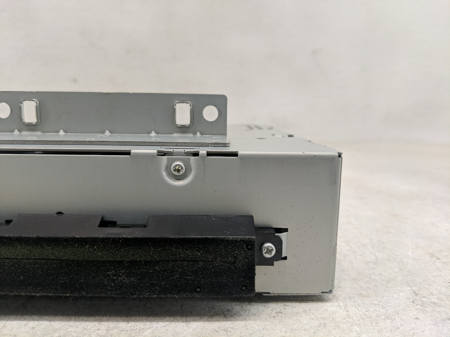 2009 Chevrolet V30 Radio AM FM Cd Player Receiver Replacement Fits OEM Used Auto Parts - Oemusedautoparts1.com