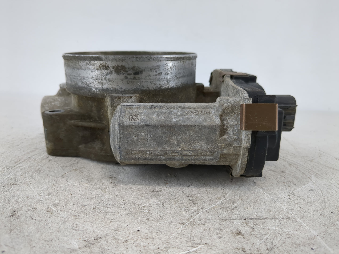 2009 Chevrolet Tahoe Tahoe Throttle Body P/N:1823 00492A Fits Fits 2010 2011 2012 2013 2014 2015 OEM Used Auto Parts - Oemus