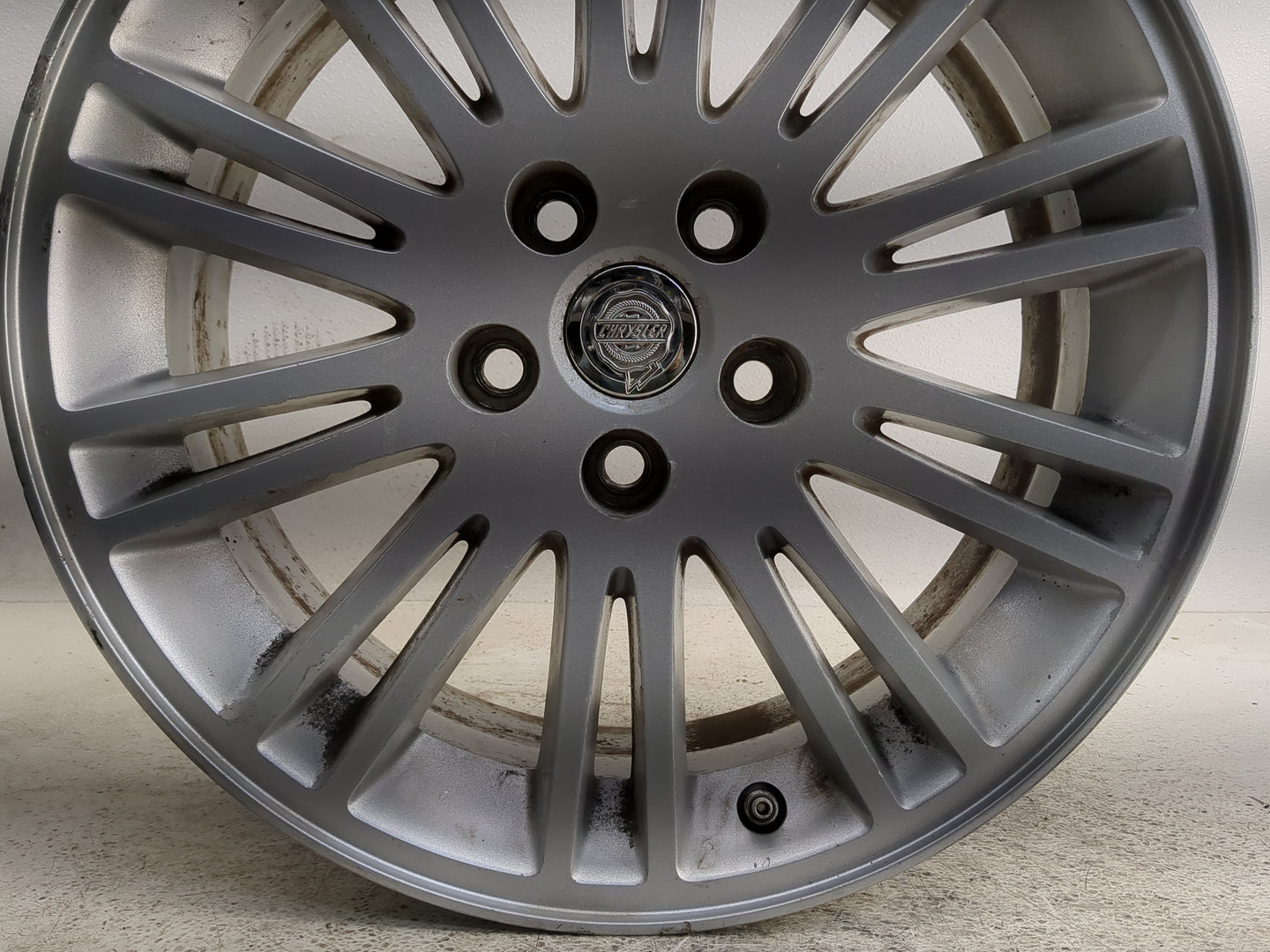 2008-2010 Chrysler 300 Oem Wheel Rim 1308086 - Oemusedautoparts1.com