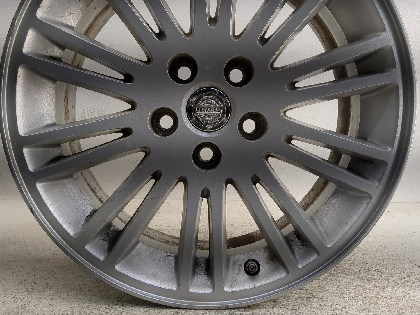 2008-2010 Chrysler 300 Oem Wheel Rim 1308086 - Oemusedautoparts1.com
