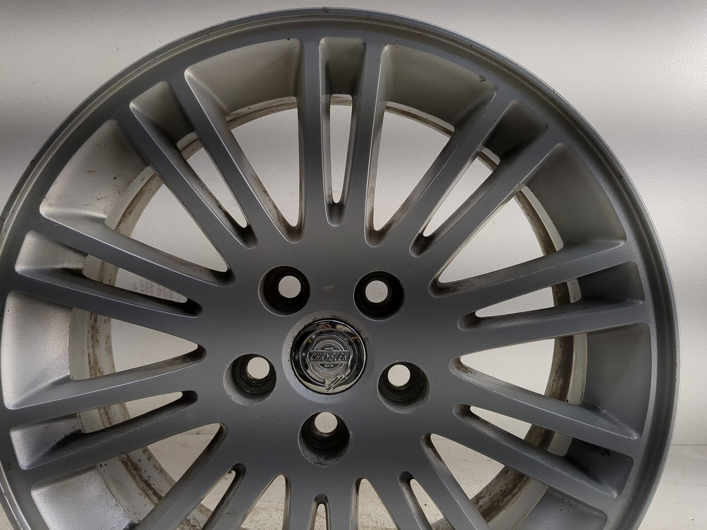2008-2010 Chrysler 300 Oem Wheel Rim 1308086 - Oemusedautoparts1.com