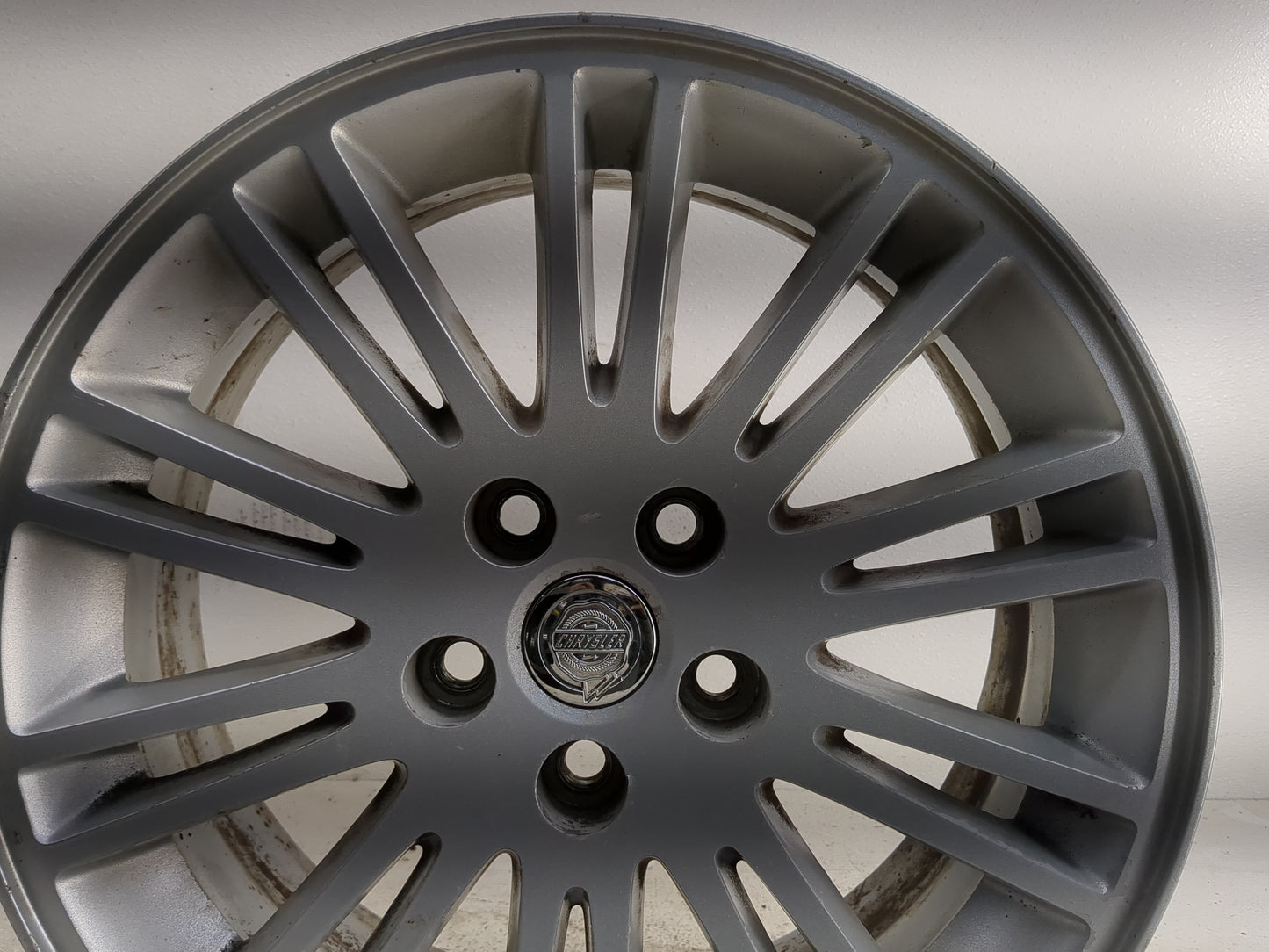 2008-2010 Chrysler 300 Oem Wheel Rim 1308086 - Oemusedautoparts1.com