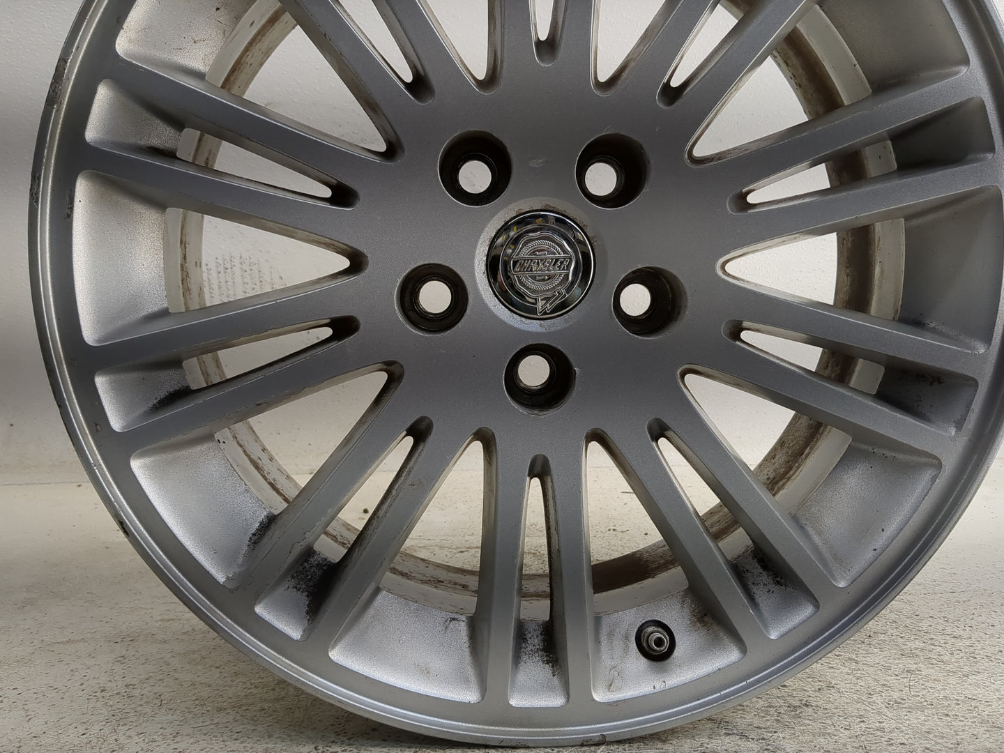 2008-2010 Chrysler 300 Oem Wheel Rim 1308086 - Oemusedautoparts1.com