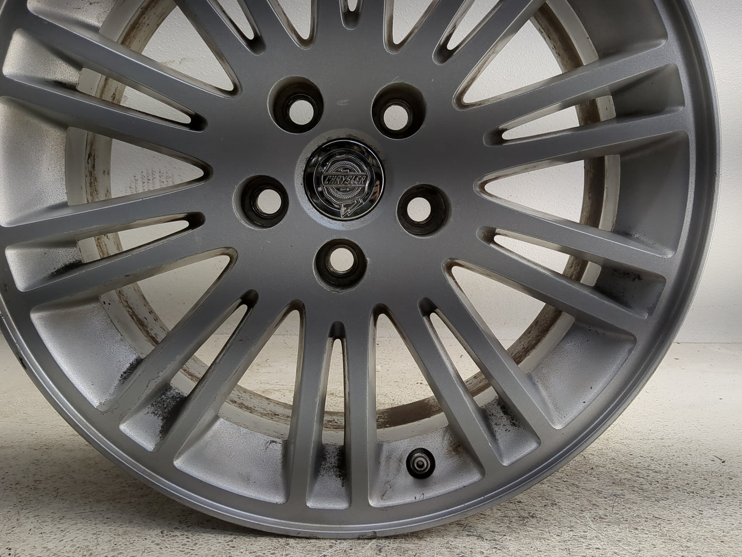 2008-2010 Chrysler 300 Oem Wheel Rim 1308086 - Oemusedautoparts1.com