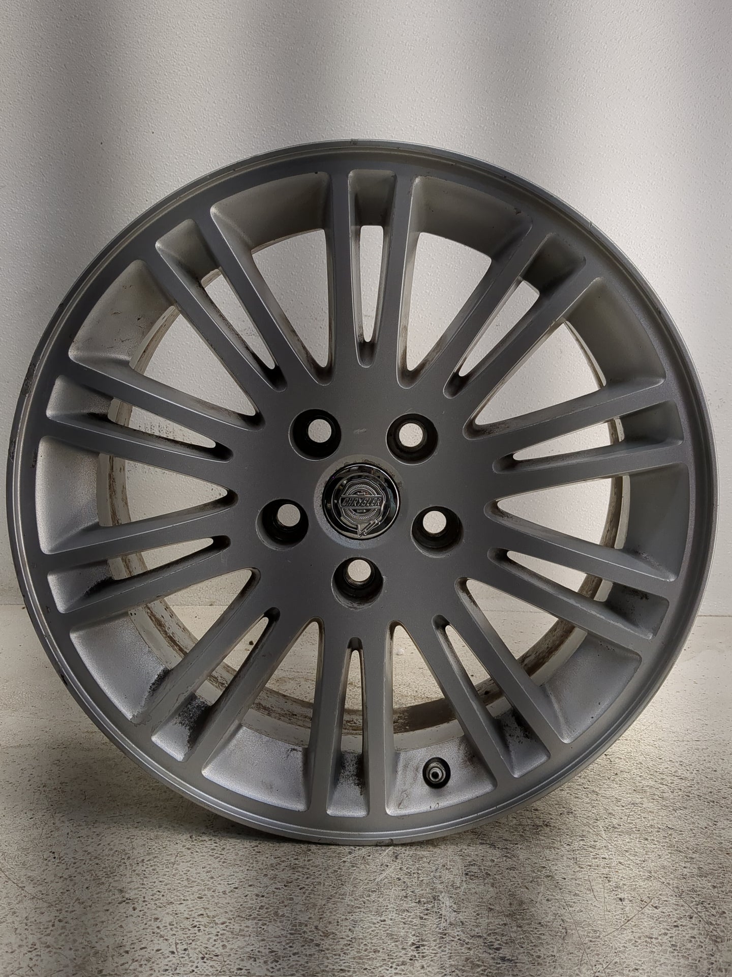 2008-2010 Chrysler 300 Oem Wheel Rim 1308086 - Oemusedautoparts1.com