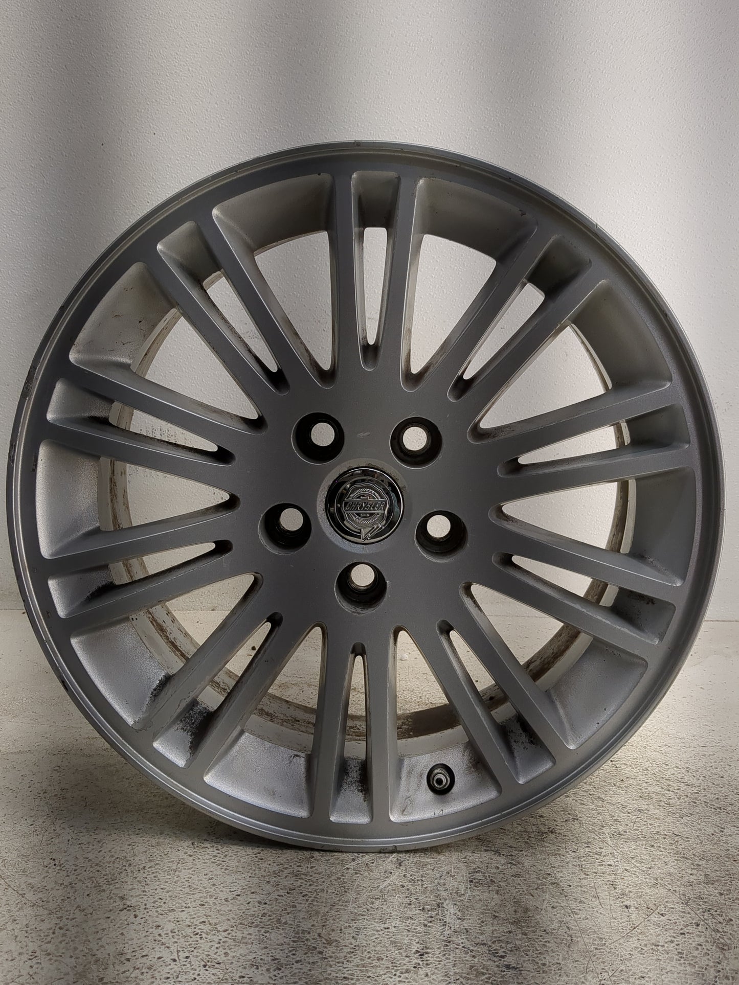 2008-2010 Chrysler 300 Oem Wheel Rim 1308086 - Oemusedautoparts1.com