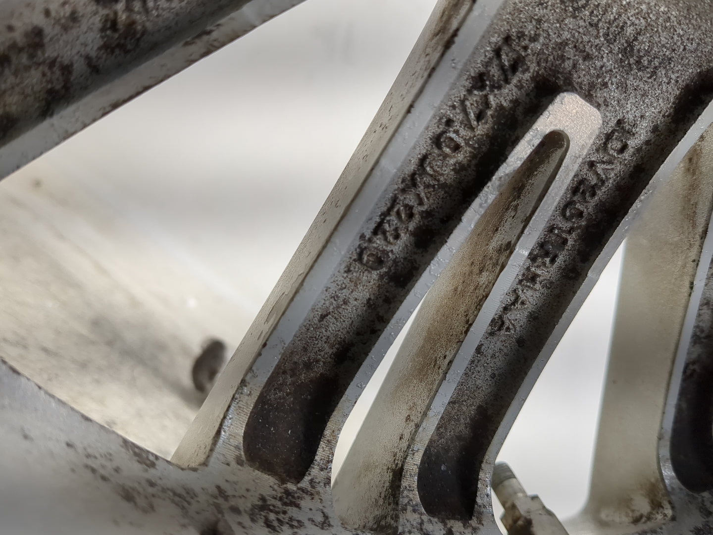 2008-2010 Chrysler 300 Oem Wheel Rim 1308087 - Oemusedautoparts1.com