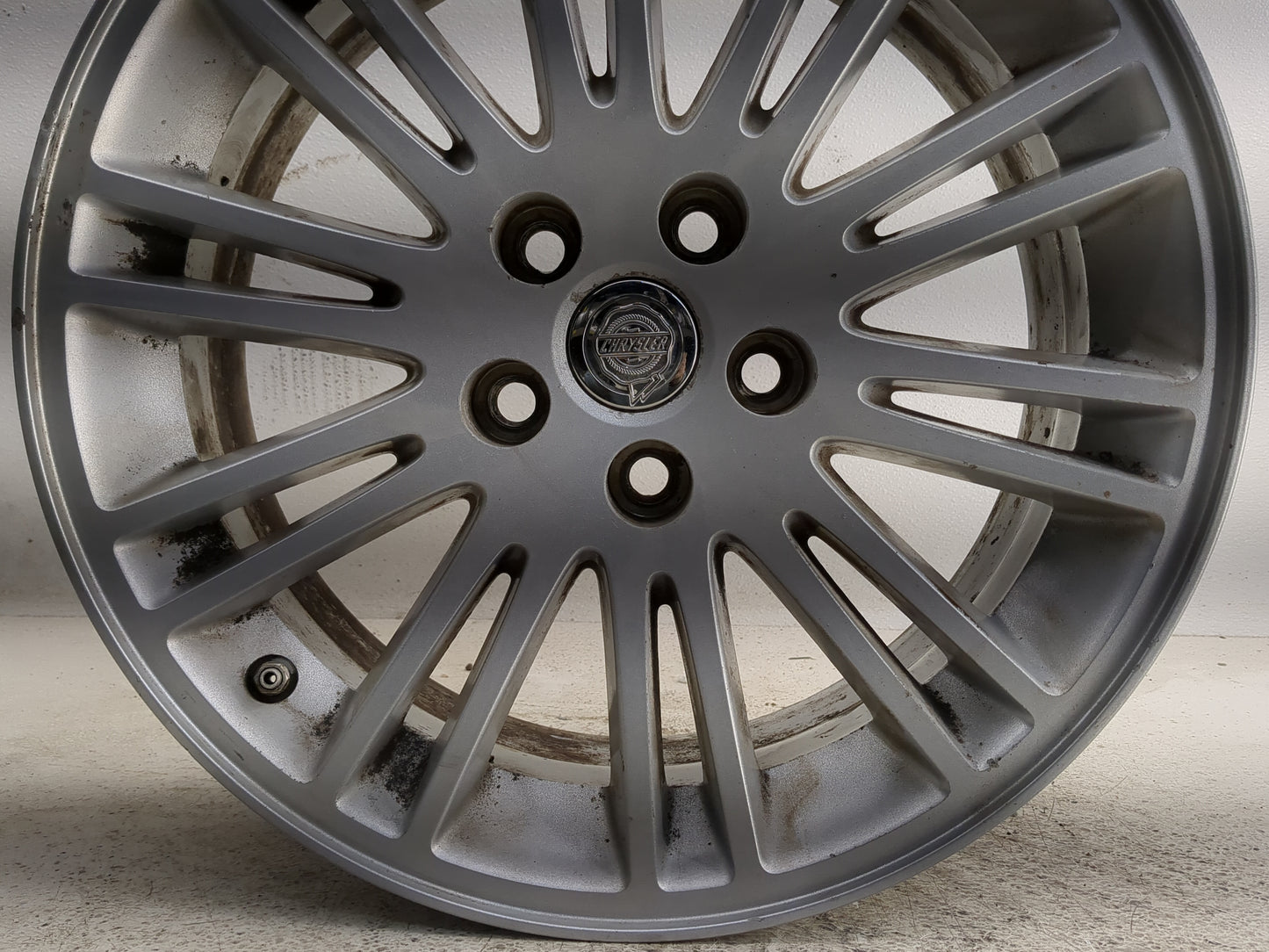 2008-2010 Chrysler 300 Oem Wheel Rim 1308087 - Oemusedautoparts1.com