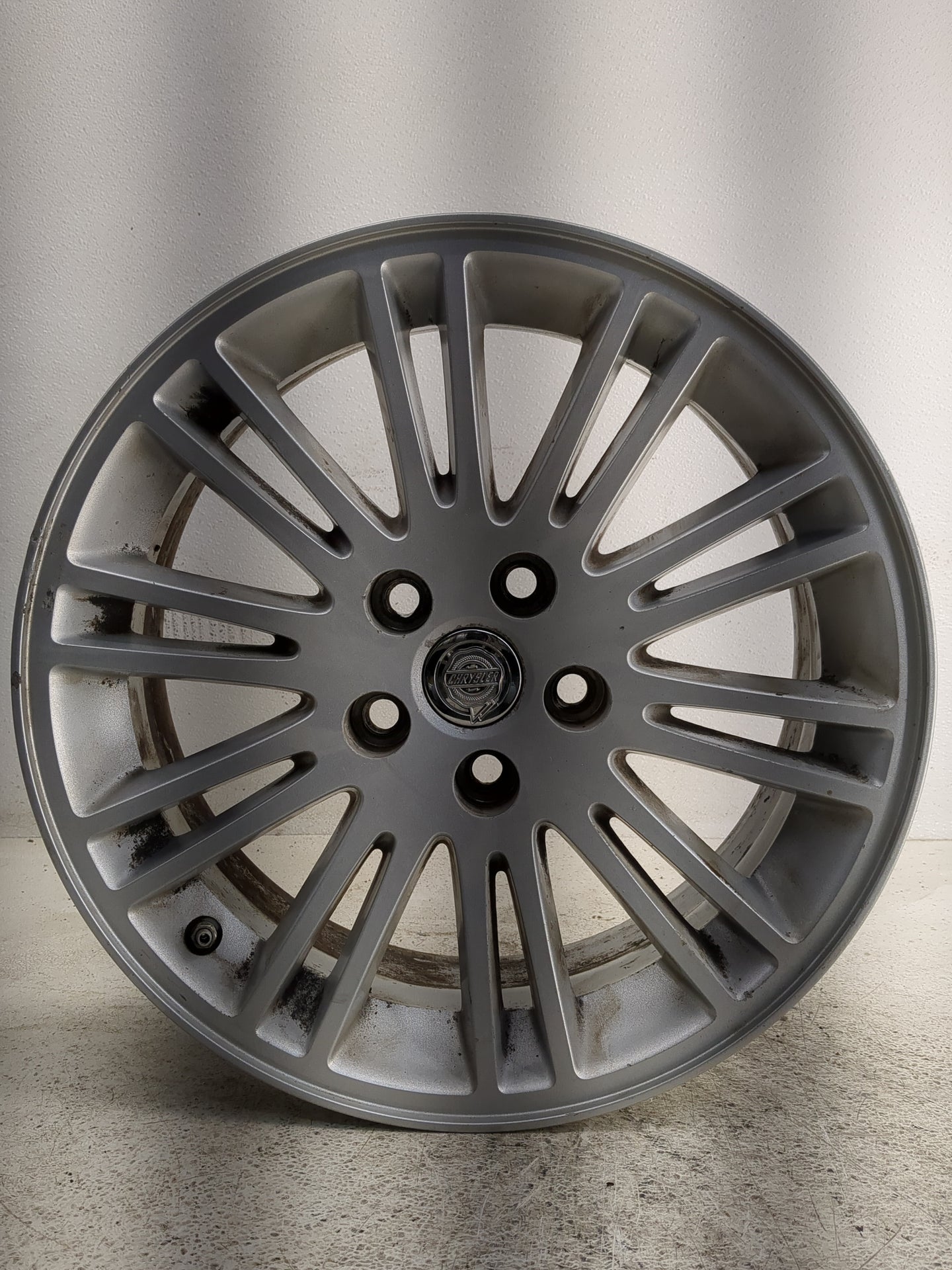 2008-2010 Chrysler 300 Oem Wheel Rim 1308087 - Oemusedautoparts1.com