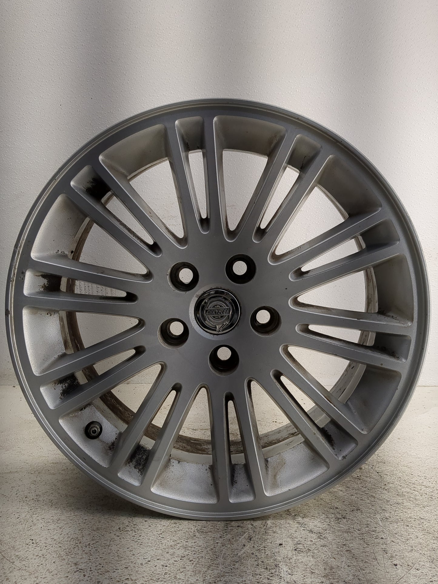 2008-2010 Chrysler 300 Oem Wheel Rim 1308087 - Oemusedautoparts1.com