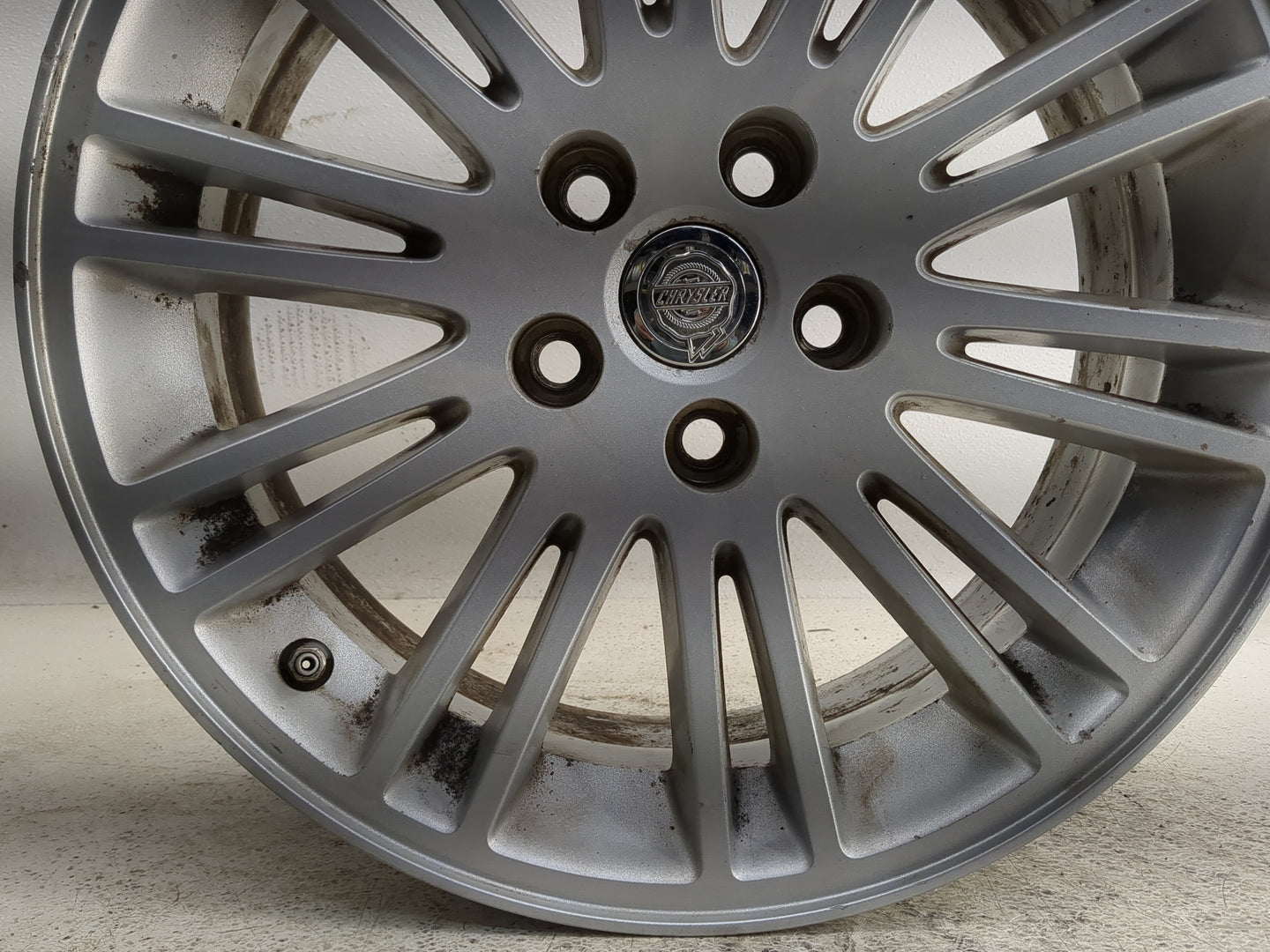 2008-2010 Chrysler 300 Oem Wheel Rim 1308087 - Oemusedautoparts1.com