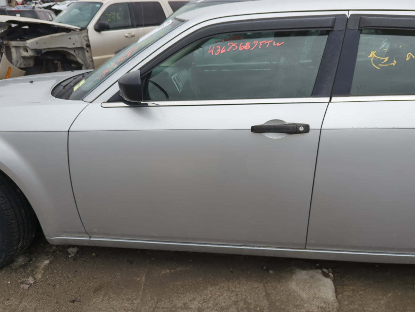 2005-2010 Chrysler 300 Driver Front Door Oem 1309604 - Oemusedautoparts1.com
