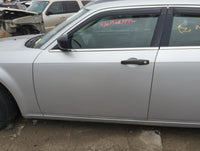 2005-2010 Chrysler 300 Driver Front Door Oem 1309604 - Oemusedautoparts1.com