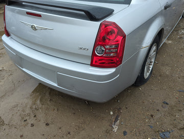 2005-2010 Chrysler 300 Rear Bumper Assembly Oem - Oemusedautoparts1.com