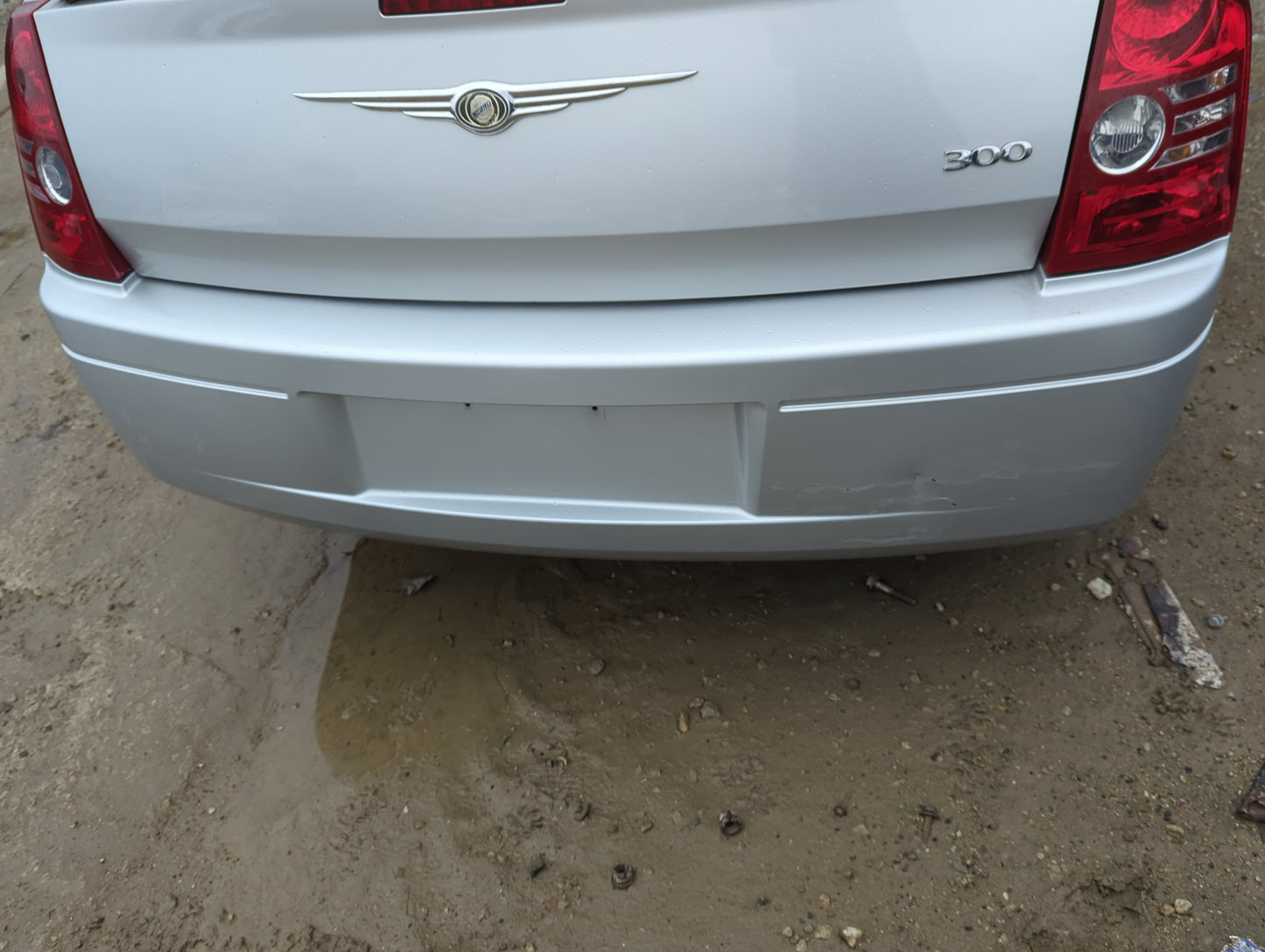 2005-2010 Chrysler 300 Rear Bumper Assembly Oem 1309686 - Oemusedautoparts1.com