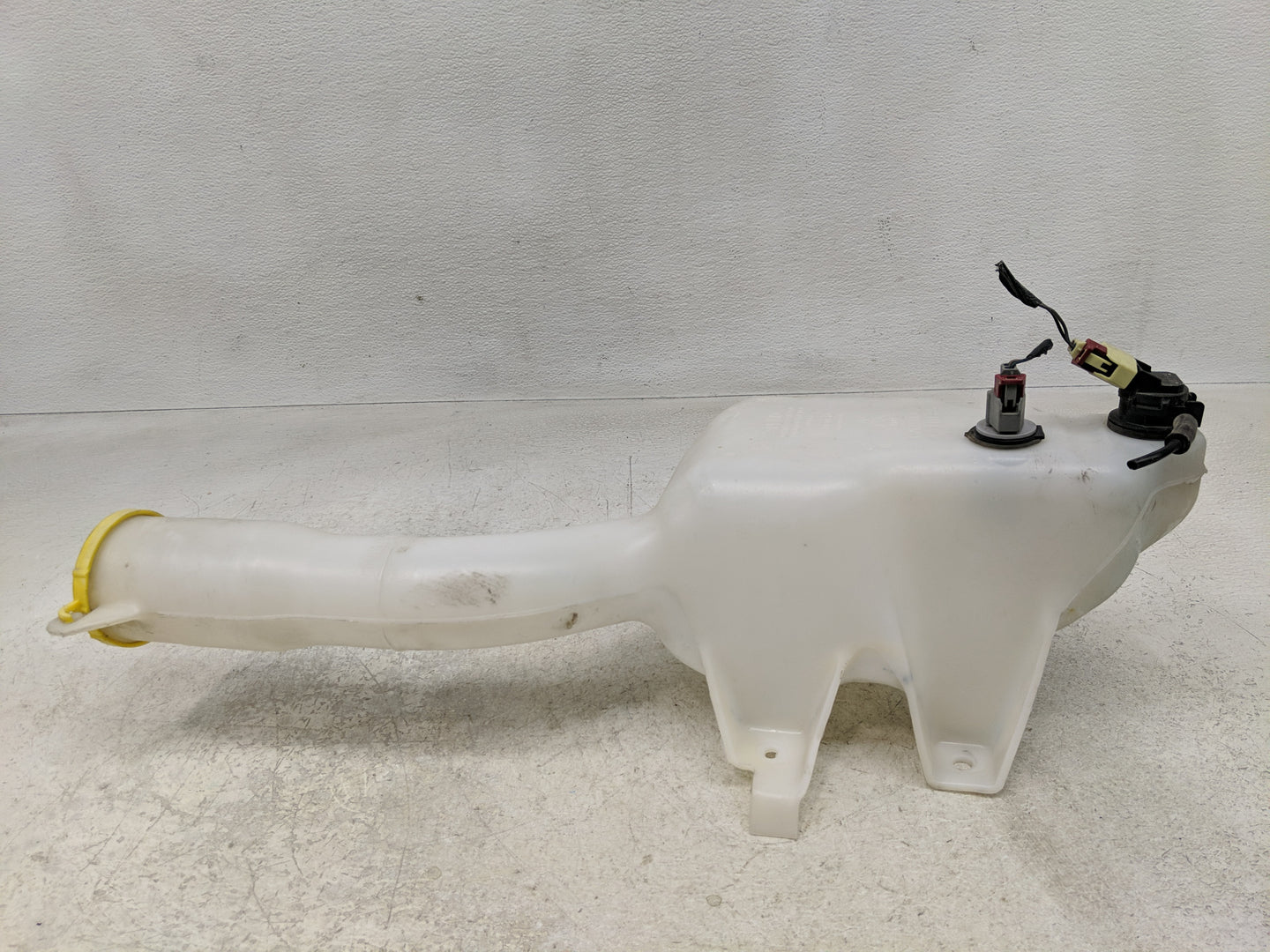 2006-2010 Chrysler 300 Windshield Washer Fluid Reservoir Bottle Oem - Oemusedautoparts1.com