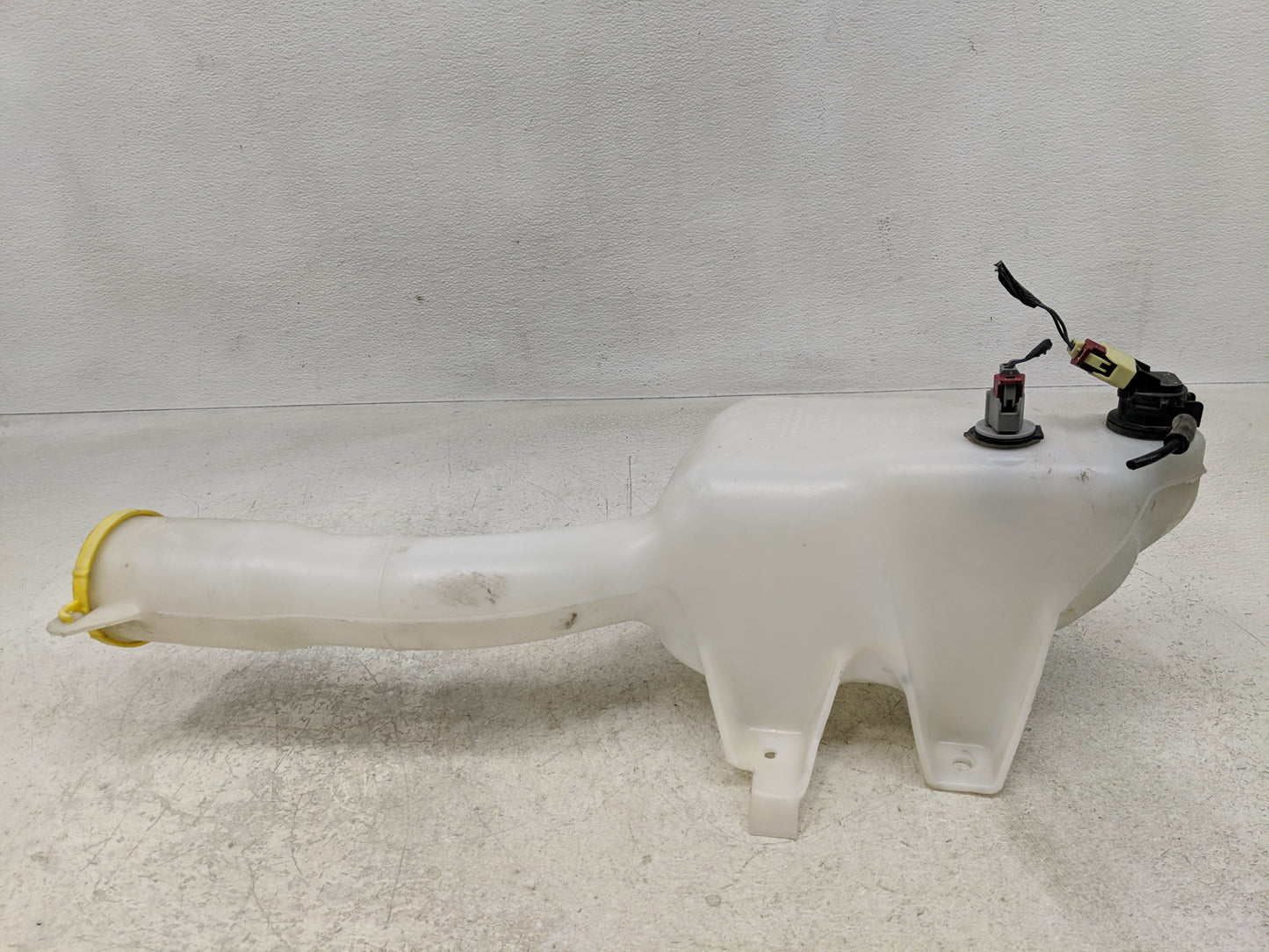 2006-2010 Chrysler 300 Windshield Washer Fluid Reservoir Bottle Oem - Oemusedautoparts1.com