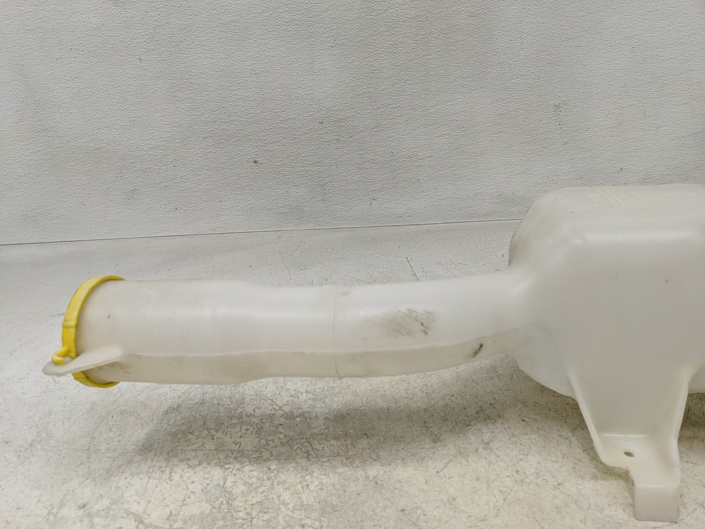 2006-2010 Chrysler 300 Windshield Washer Fluid Reservoir Bottle Oem - Oemusedautoparts1.com