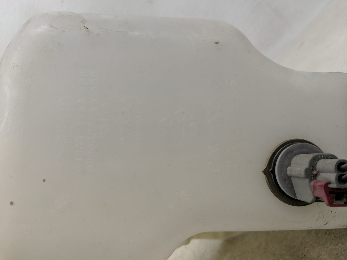 2006-2010 Chrysler 300 Windshield Washer Fluid Reservoir Bottle Oem - Oemusedautoparts1.com