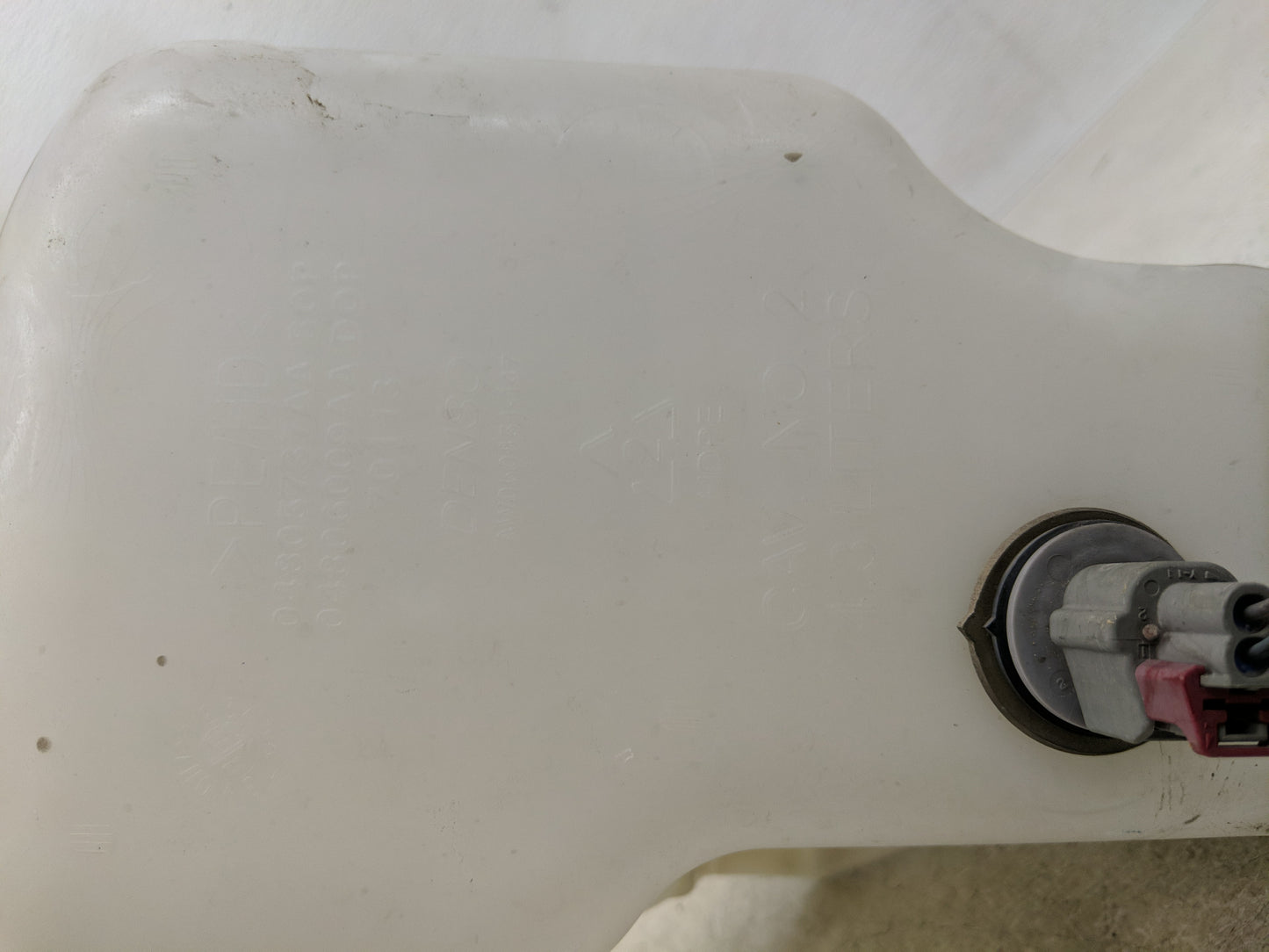 2006-2010 Chrysler 300 Windshield Washer Fluid Reservoir Bottle Oem - Oemusedautoparts1.com